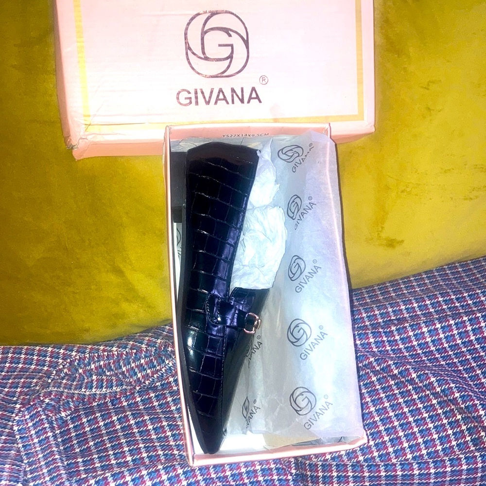 New w box Givana loafers